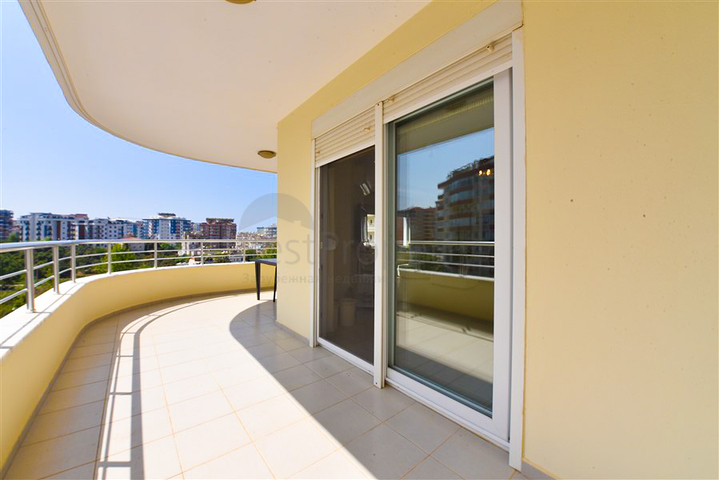 Просторная квартира 3+1 в районе Тосмур