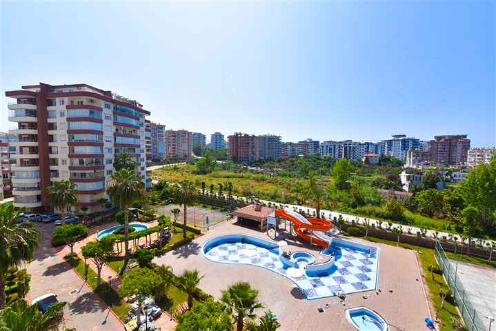 Просторная квартира 3+1 в районе Тосмур