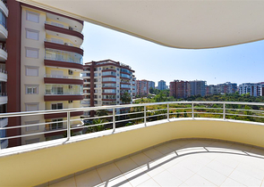 Просторная квартира 3+1 в районе Тосмур