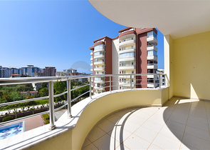 Просторная квартира 3+1 в районе Тосмур