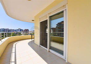 Просторная квартира 3+1 в районе Тосмур