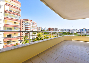 Просторная квартира 3+1 в районе Тосмур