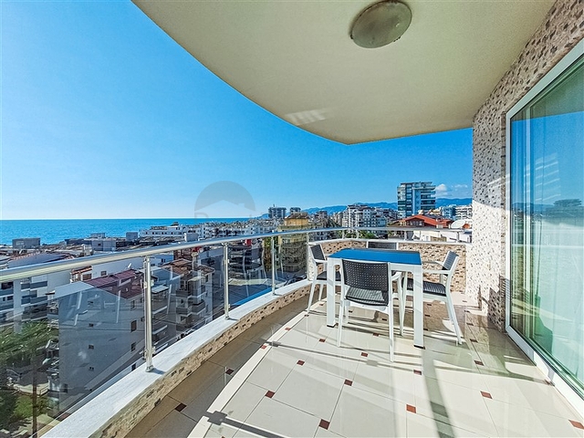 Трехкомнатная квартира в районе Махмутлар с видом на море и горы