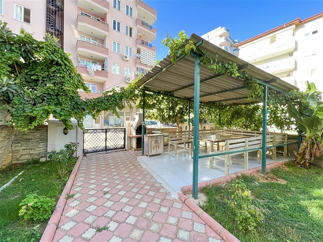 Трехкомнатная квартира в районе Махмутлар с видом на море и горы