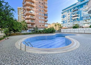 Трехкомнатная квартира в районе Махмутлар с видом на море и горы