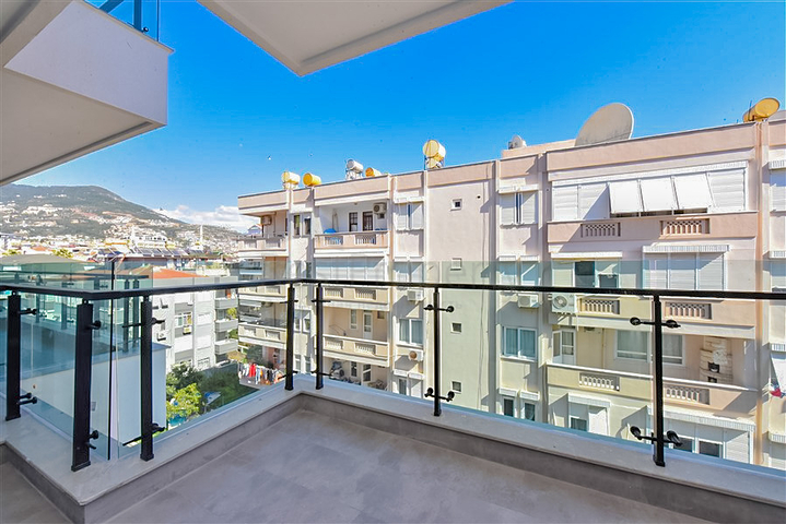 Просторная двухкомнатная квартира на Клеопатре