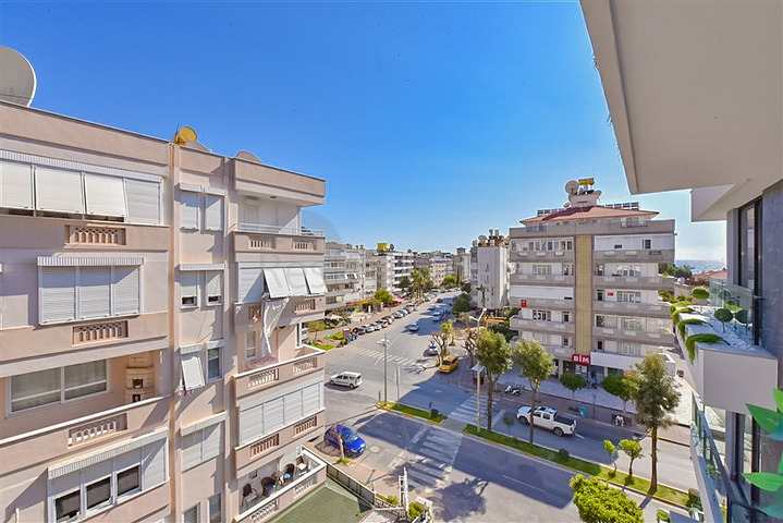 Просторная двухкомнатная квартира на Клеопатре