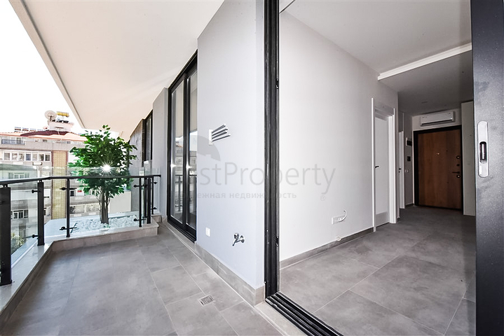 Просторная двухкомнатная квартира на Клеопатре