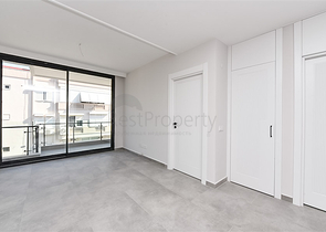 Просторная двухкомнатная квартира на Клеопатре