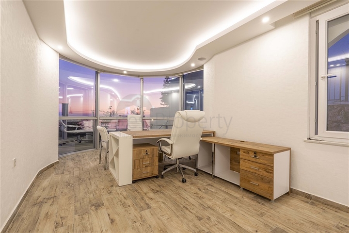 Просторная двухэтажная вилла с панорамным видом на Средиземное море