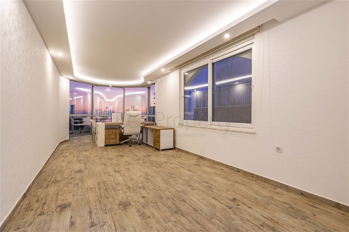 Просторная двухэтажная вилла с панорамным видом на Средиземное море