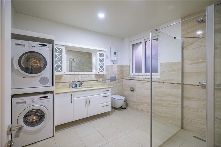 Просторная двухэтажная вилла с панорамным видом на Средиземное море