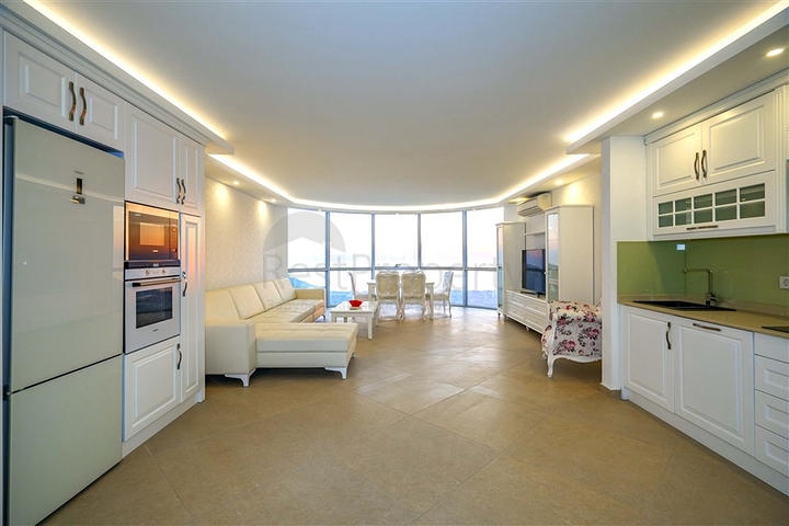 Просторная двухэтажная вилла с панорамным видом на Средиземное море