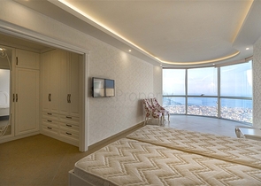 Просторная двухэтажная вилла с панорамным видом на Средиземное море