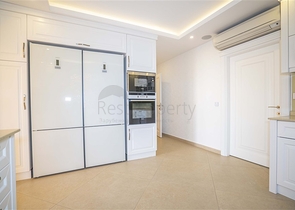 Просторная двухэтажная вилла с панорамным видом на Средиземное море