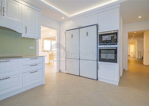 Просторная двухэтажная вилла с панорамным видом на Средиземное море