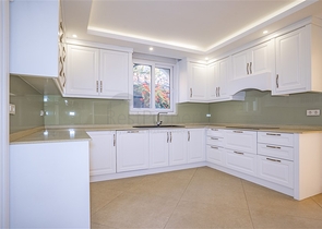 Просторная двухэтажная вилла с панорамным видом на Средиземное море