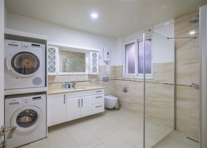 Просторная двухэтажная вилла с панорамным видом на Средиземное море