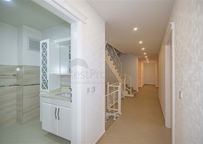 Просторная двухэтажная вилла с панорамным видом на Средиземное море