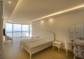 Просторная двухэтажная вилла с панорамным видом на Средиземное море