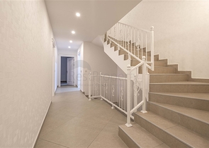 Просторная двухэтажная вилла с панорамным видом на Средиземное море