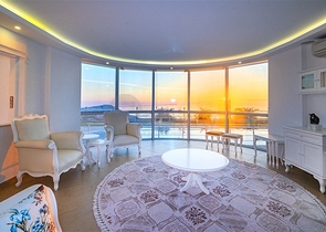 Просторная двухэтажная вилла с панорамным видом на Средиземное море