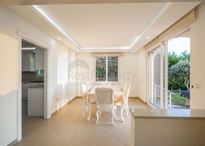 Просторная двухэтажная вилла с панорамным видом на Средиземное море