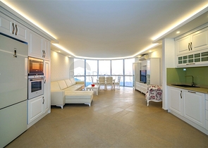 Просторная двухэтажная вилла с панорамным видом на Средиземное море