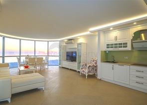 Просторная двухэтажная вилла с панорамным видом на Средиземное море