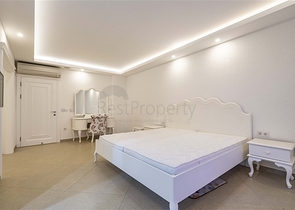 Просторная двухэтажная вилла с панорамным видом на Средиземное море