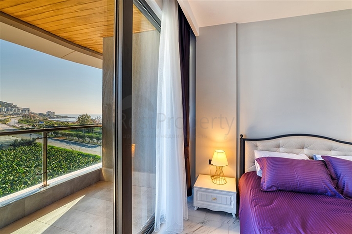 Двухкомнатная квартира на первой береговой линии в Каргыджак