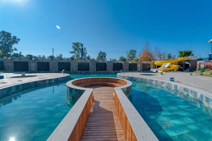 Двухкомнатная квартира на первой береговой линии в Каргыджак