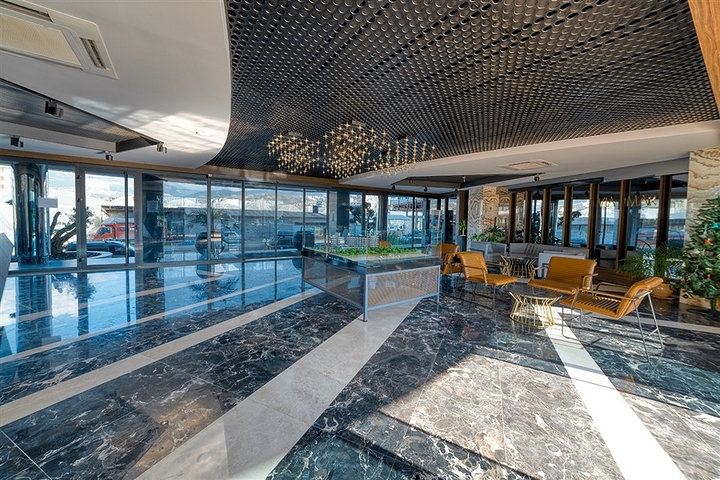 Двухкомнатная квартира на первой береговой линии в Каргыджак