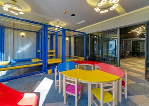 Двухкомнатная квартира на первой береговой линии в Каргыджак