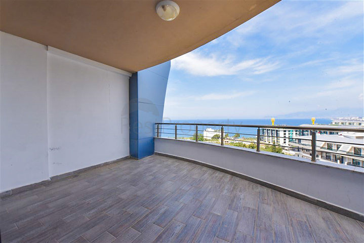 Роскошный пентхаус с видом на Средиземное море в районе Каргыджак