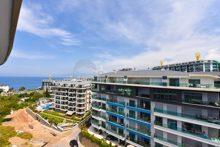 Роскошный пентхаус с видом на Средиземное море в районе Каргыджак