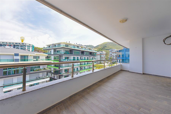 Роскошный пентхаус с видом на Средиземное море в районе Каргыджак