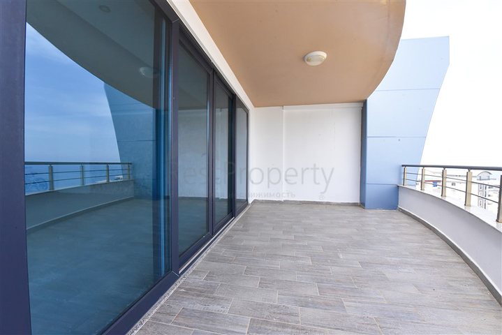 Роскошный пентхаус с видом на Средиземное море в районе Каргыджак