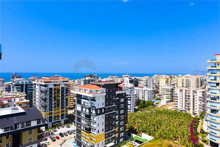 Просторная пентхаус 3+1 в районе Махмутлар