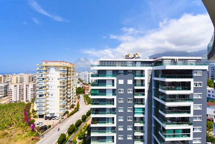 Просторная пентхаус 3+1 в районе Махмутлар