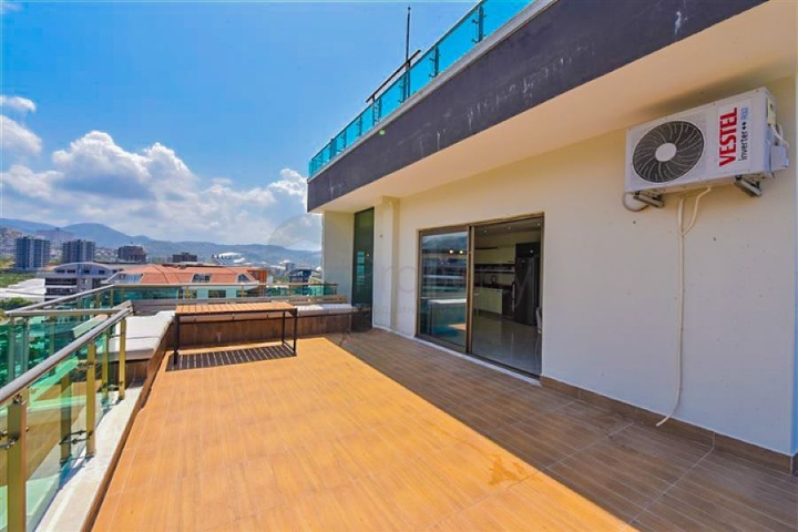 Просторная пентхаус 3+1 в районе Махмутлар