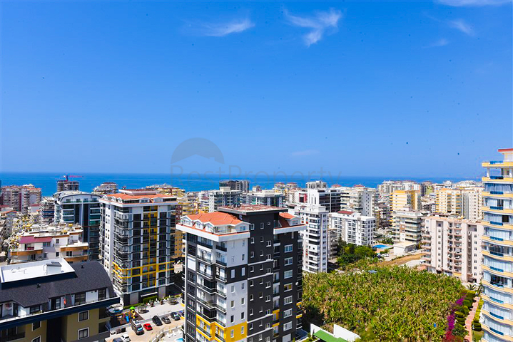 Просторная пентхаус 3+1 в районе Махмутлар