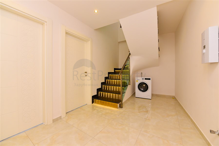 Просторная пентхаус 3+1 в районе Махмутлар