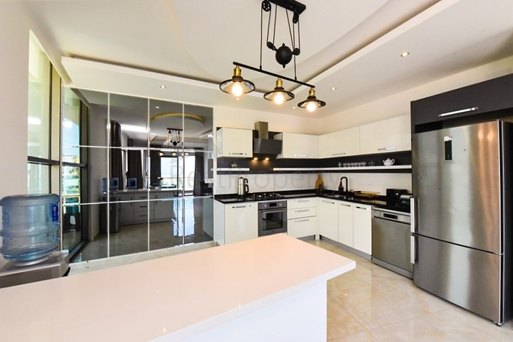 Просторная пентхаус 3+1 в районе Махмутлар