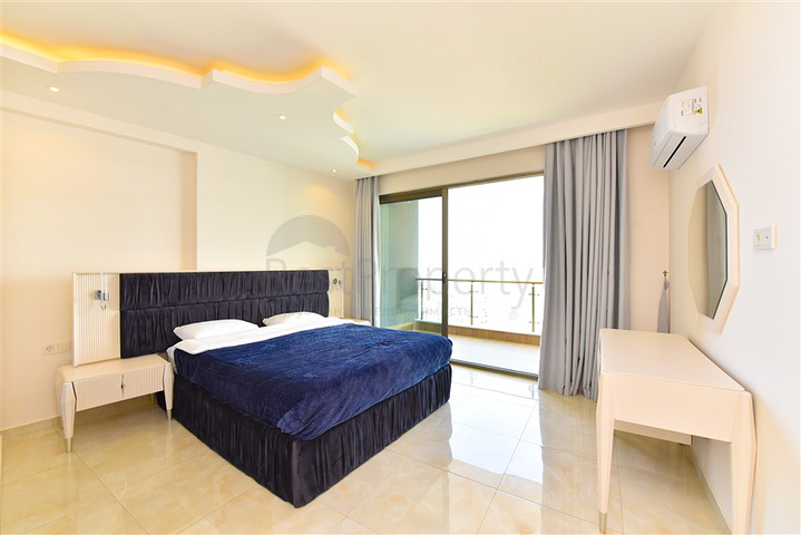 Просторная пентхаус 3+1 в районе Махмутлар