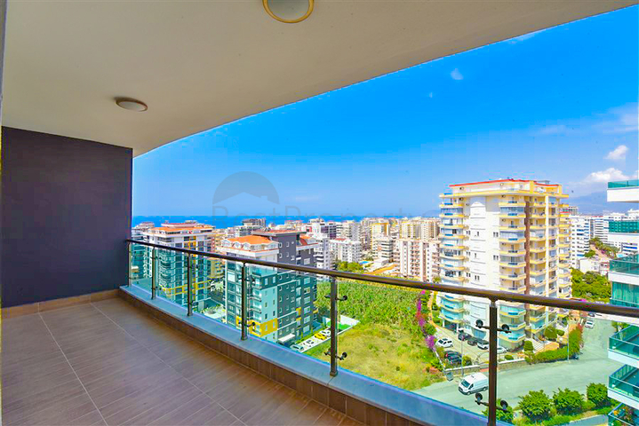 Просторная пентхаус 3+1 в районе Махмутлар