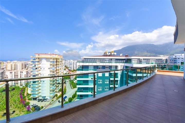 Просторная пентхаус 3+1 в районе Махмутлар