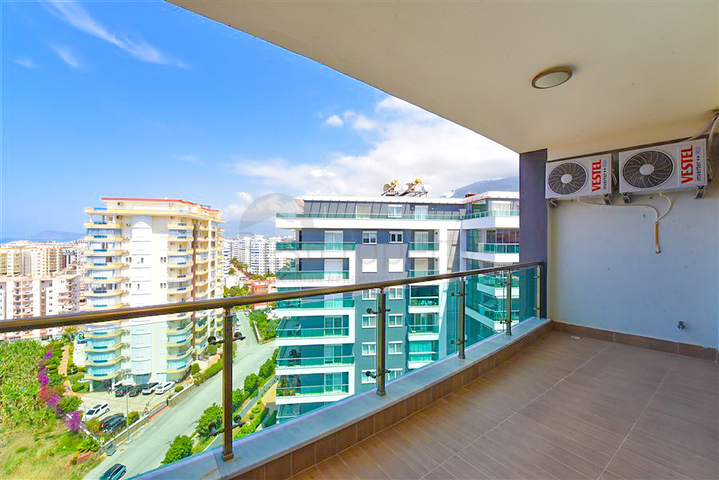 Просторная пентхаус 3+1 в районе Махмутлар