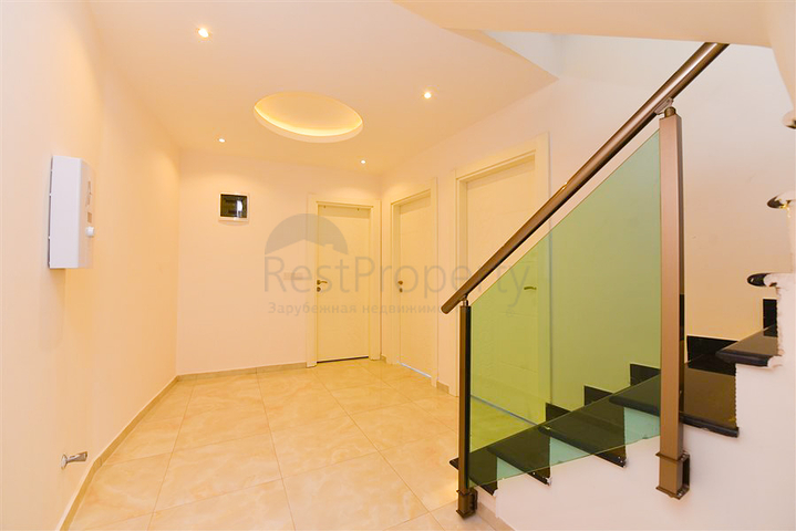 Просторная пентхаус 3+1 в районе Махмутлар