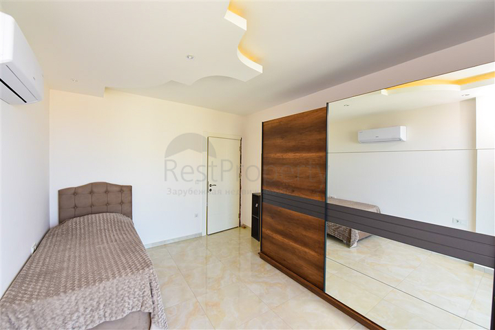 Просторная пентхаус 3+1 в районе Махмутлар